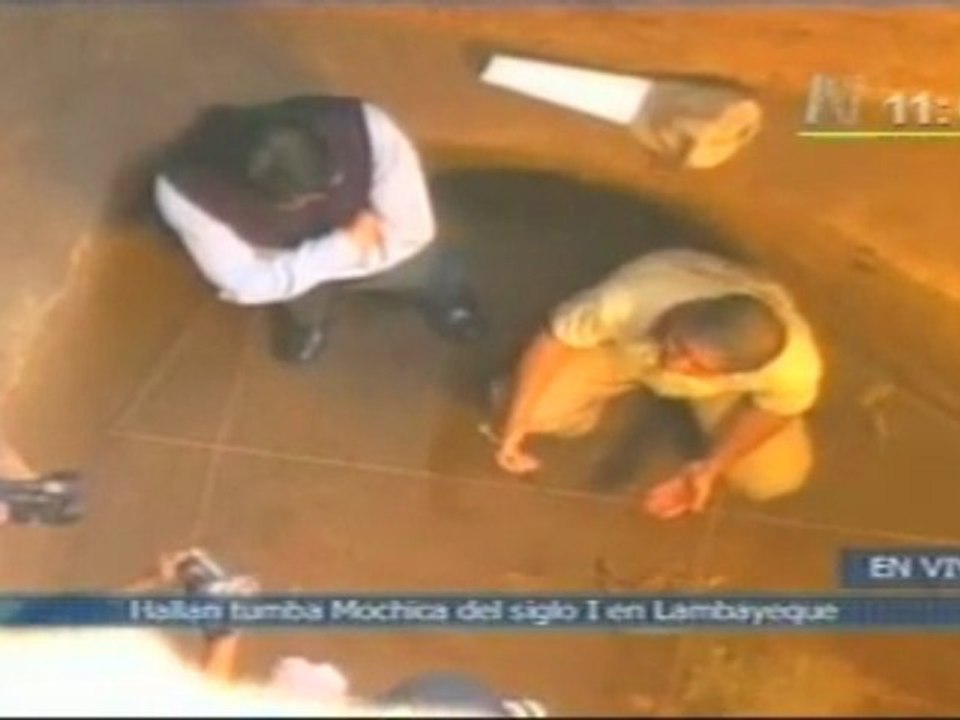 HALLAN TUMBA MOCHICA SIGLO I - HUACA RAJADA,LAMBAYEQUE,PERU