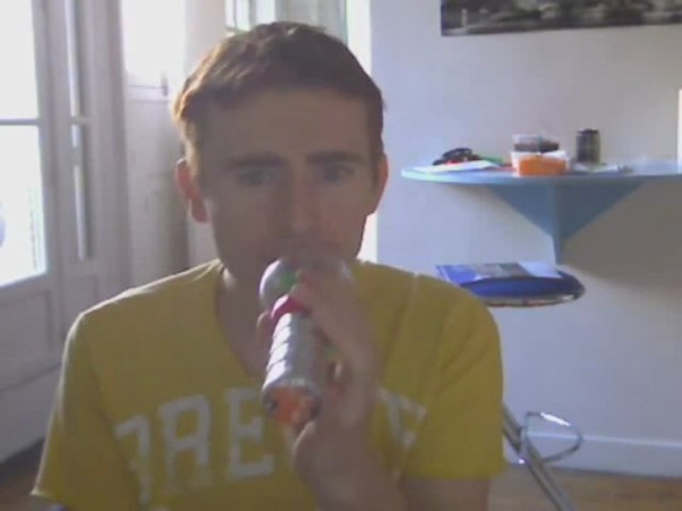 Wiwi égratigne "Elle" d'Alain Barrière