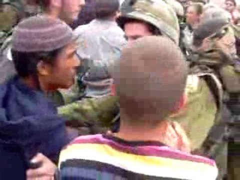 Des colons israeliens agressent des activistes pour la paix