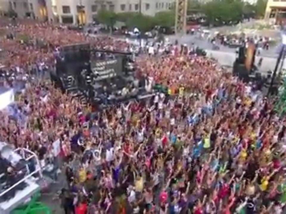 Black Eyed Peas - I Gotta Feeling Live Oprah 2009