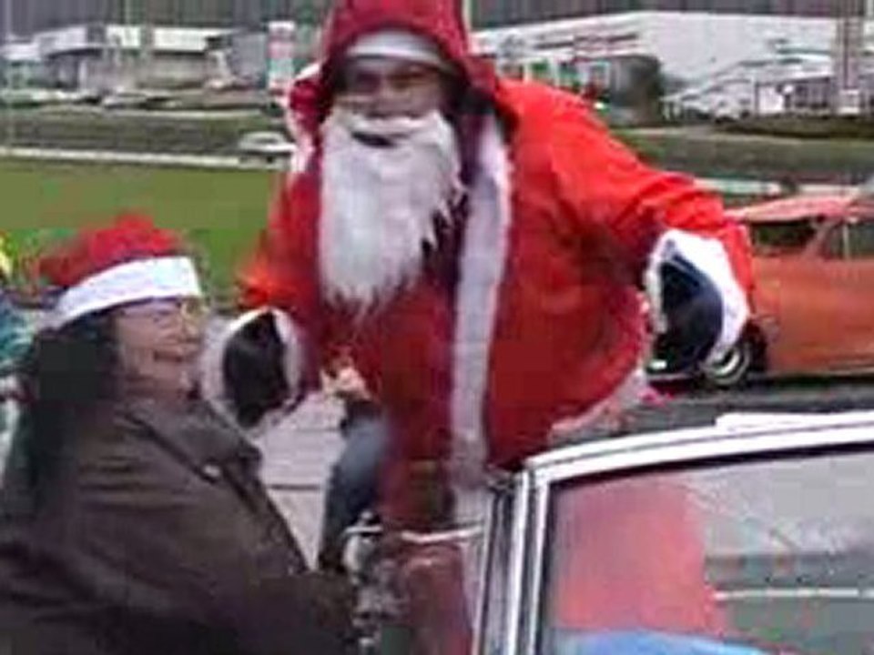 VEHICULES ANCIENS ET PERE NOELv A VESOUL