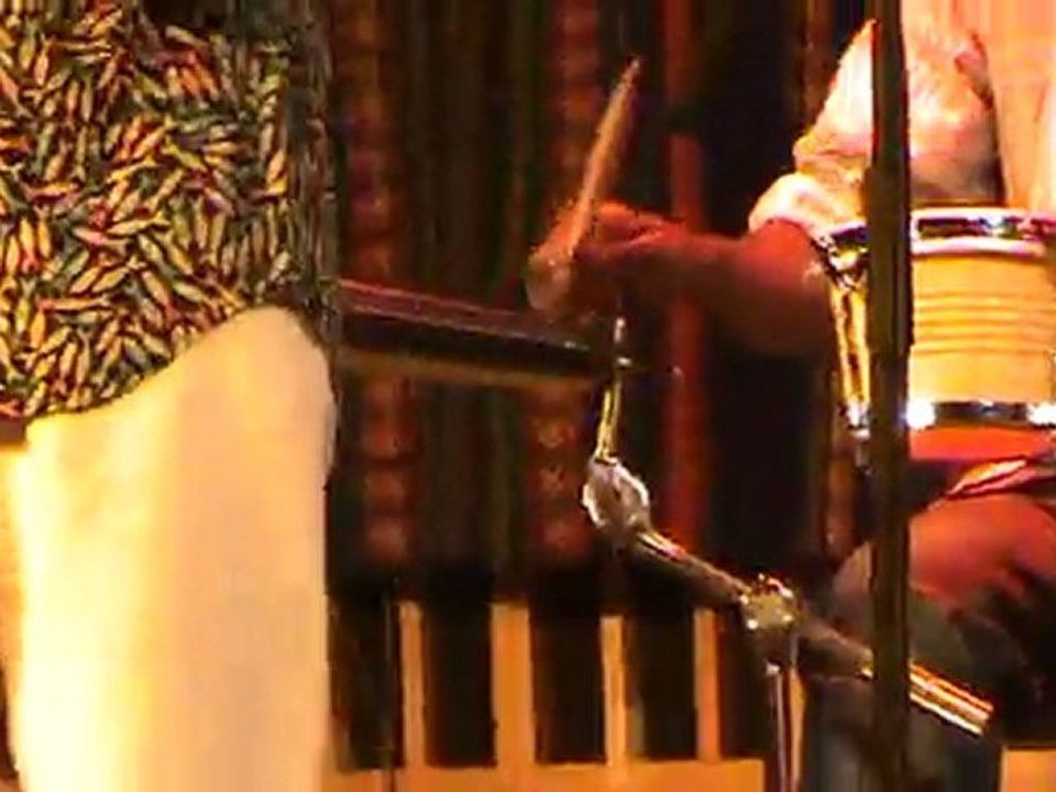Robert Santiago y su Tipica en concert