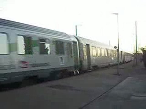 Passage d'un CIC avec BB15000 à Serquigny à 140 km/h