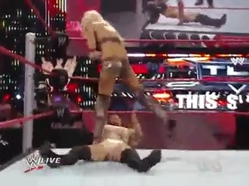 WWE Raw 12_07_09 Maryse vs Gail Kim