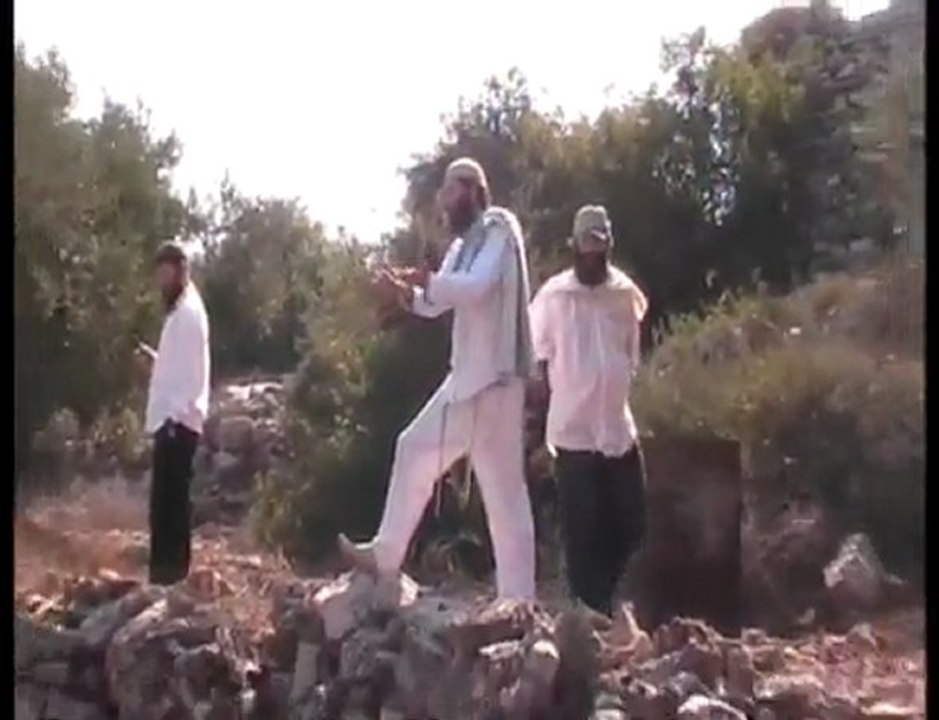 Des colons ISRAEL menacent des agriculteurs palestiniens