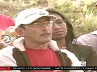 Chavez y Mujica inauguran fabrica recuperada