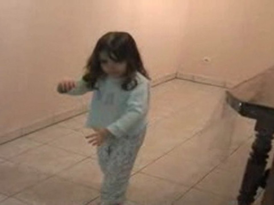 091128 film Adele a pas de loup