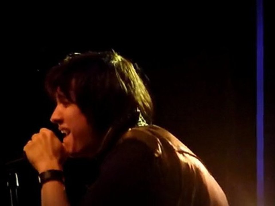 Julian Casablancas - Left&Right in the dark (live, Bataclan)