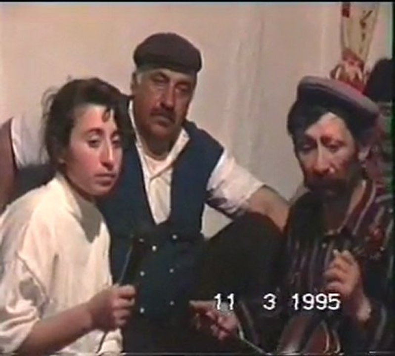 alıçlıda davulcu murat kemanıyla türkü söylüyor izle gör