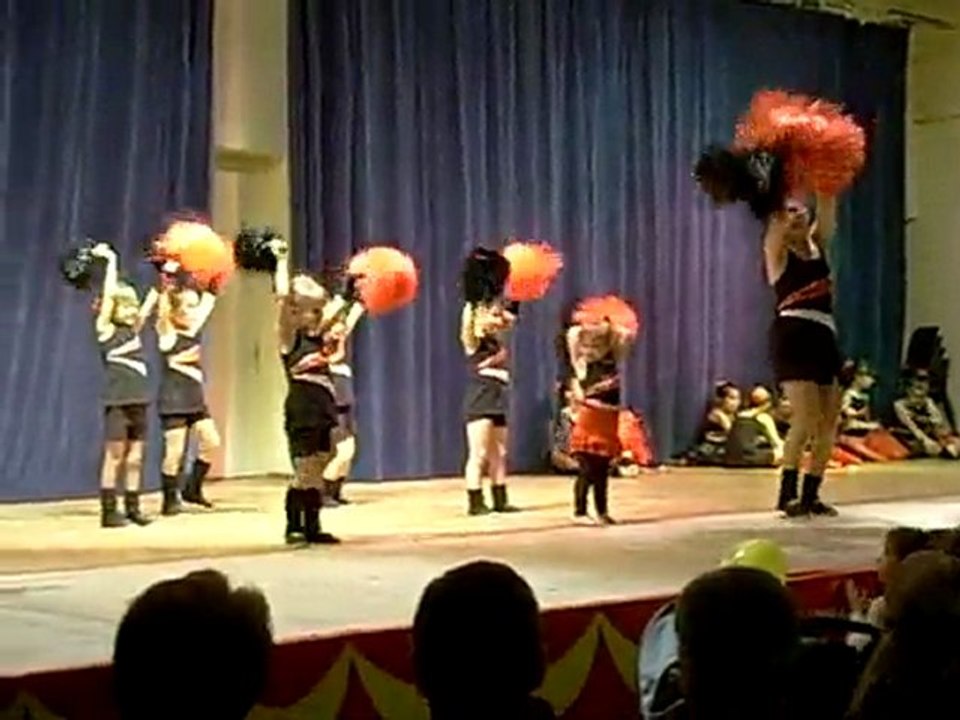 Danses pompom des petites