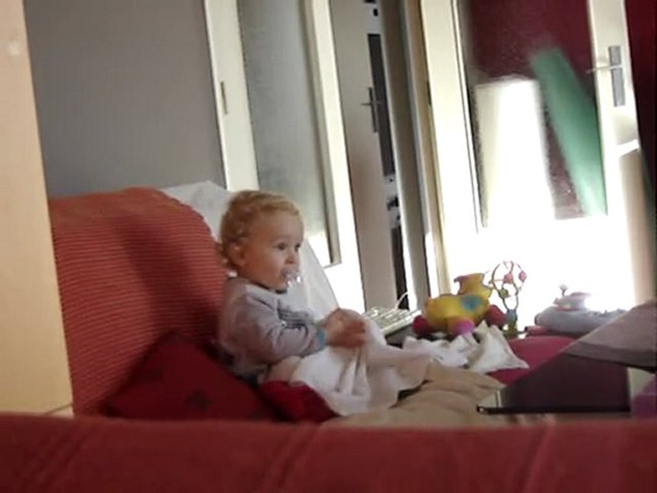 Arthur regarde la TV...