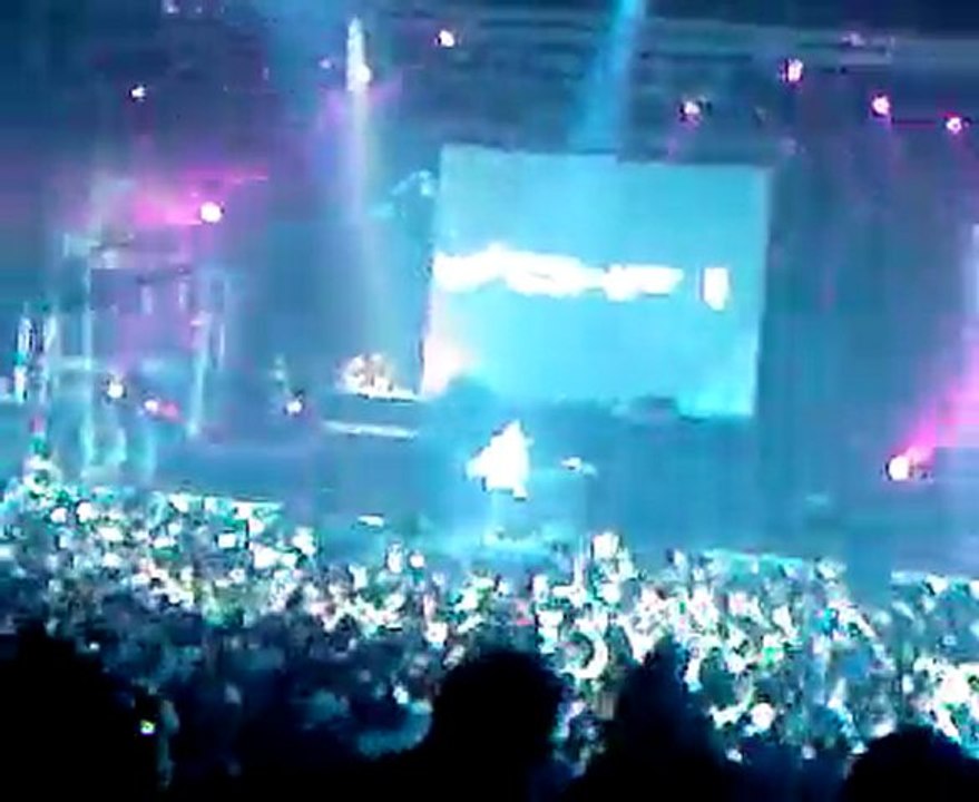 Rohff saute dans la foule ! Au zenith de paris . 2/10/09