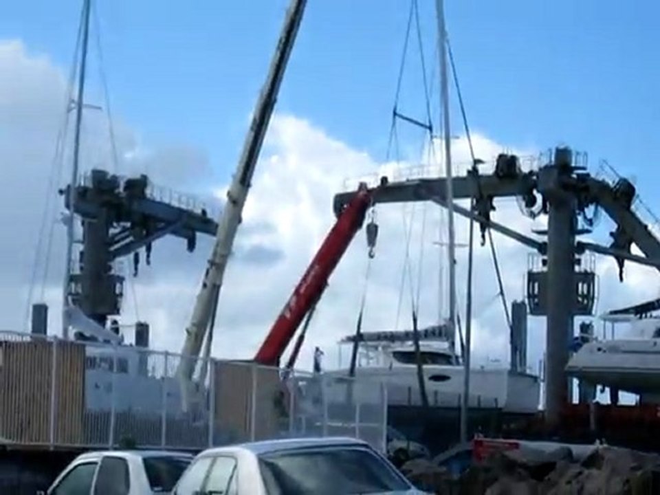 BATEAU PORT DE BASE TERRE