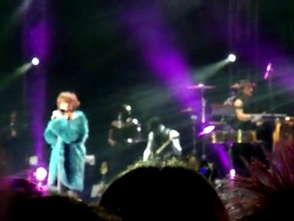 Whitney Houston LIVE - concert in Moscow - 09/12/2009