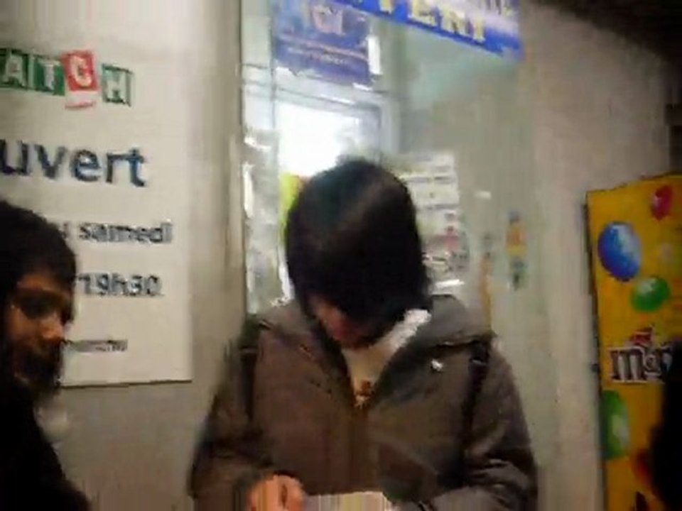 rire de mongol et emo qui mange des frites