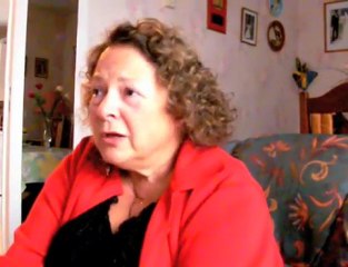 Christiane Pezin offre des colis à Sin-le-Noble