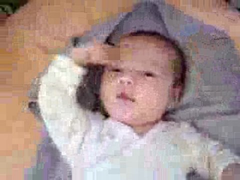 anna sourire table à langer