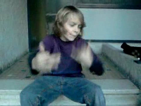 Le gars qui savait imité les vieilles.