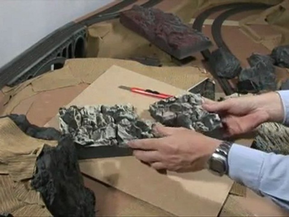 Building h0 train station using Noch products, part 2 of 5