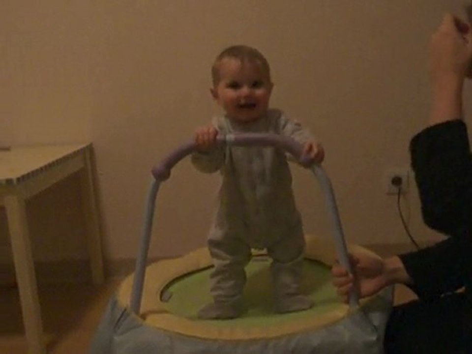 Anaïs et le trampoline