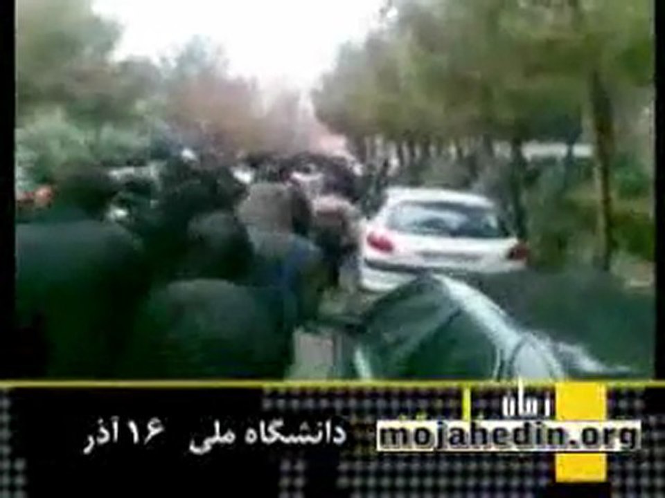 تظاهرات دانشجويان دانشگاه ملى - 16آذر