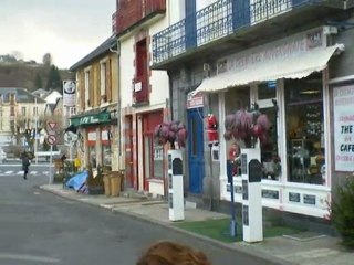 La Bourboule: Place du Souvenir et Commerces