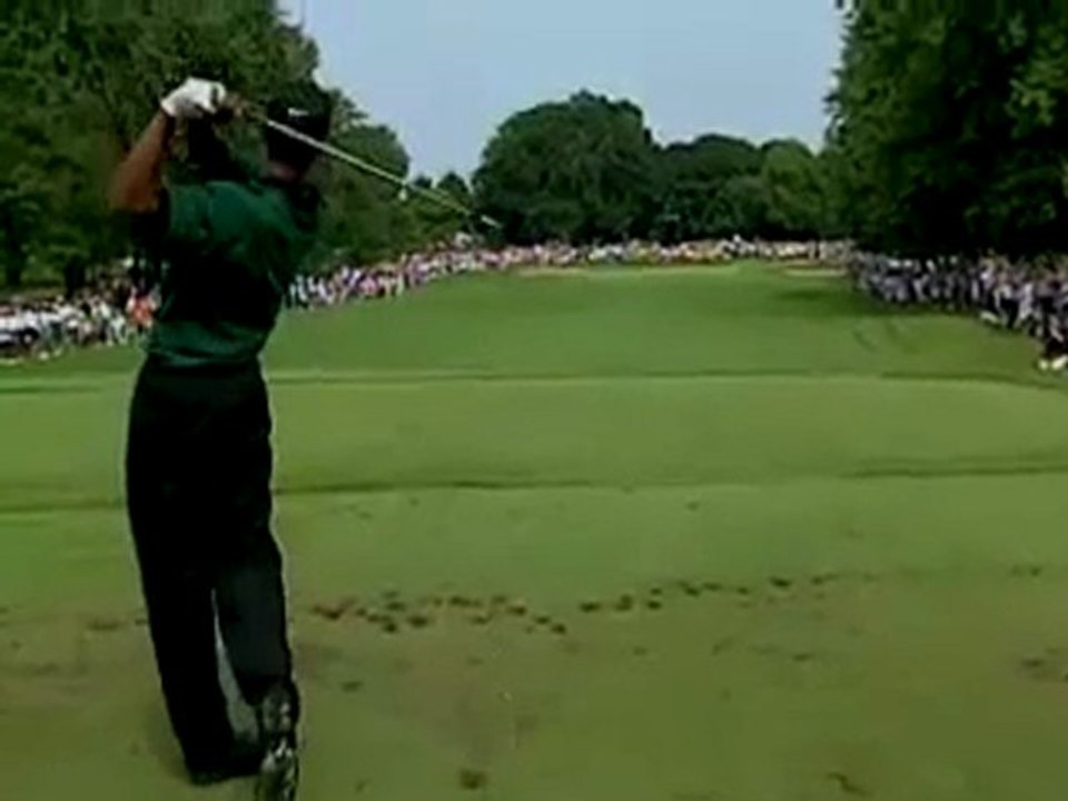 Quelques beaux coups de Tiger Woods Déc09