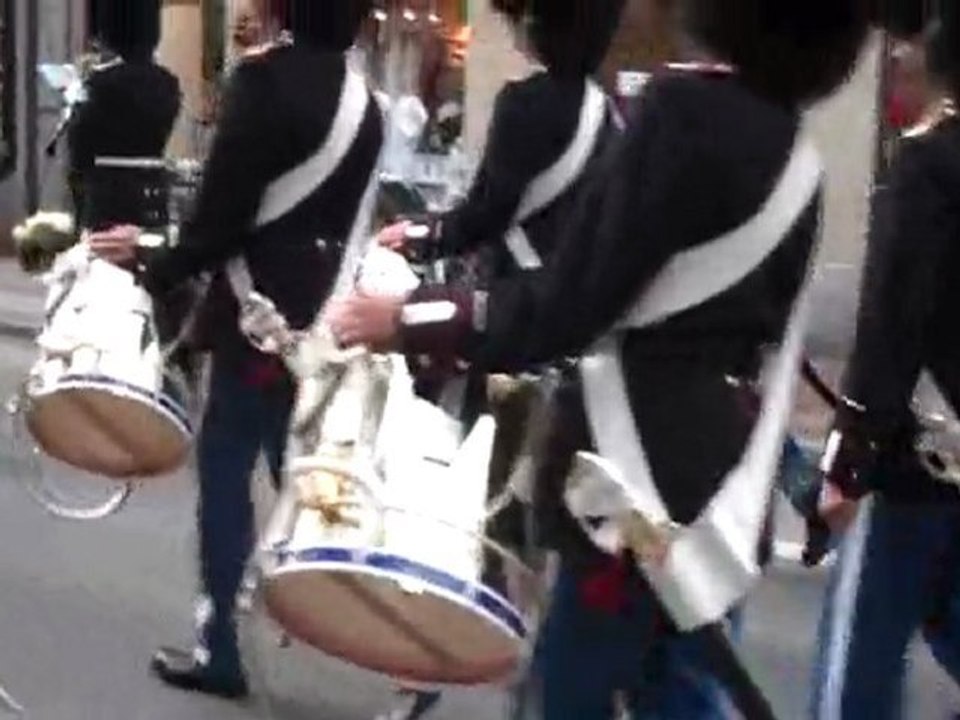 QUEEN'S GUARD
