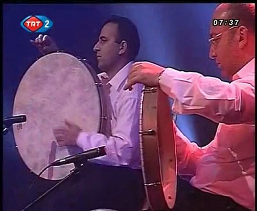 Muzaffer Ertürk / Yeşil Yaprak Arasında