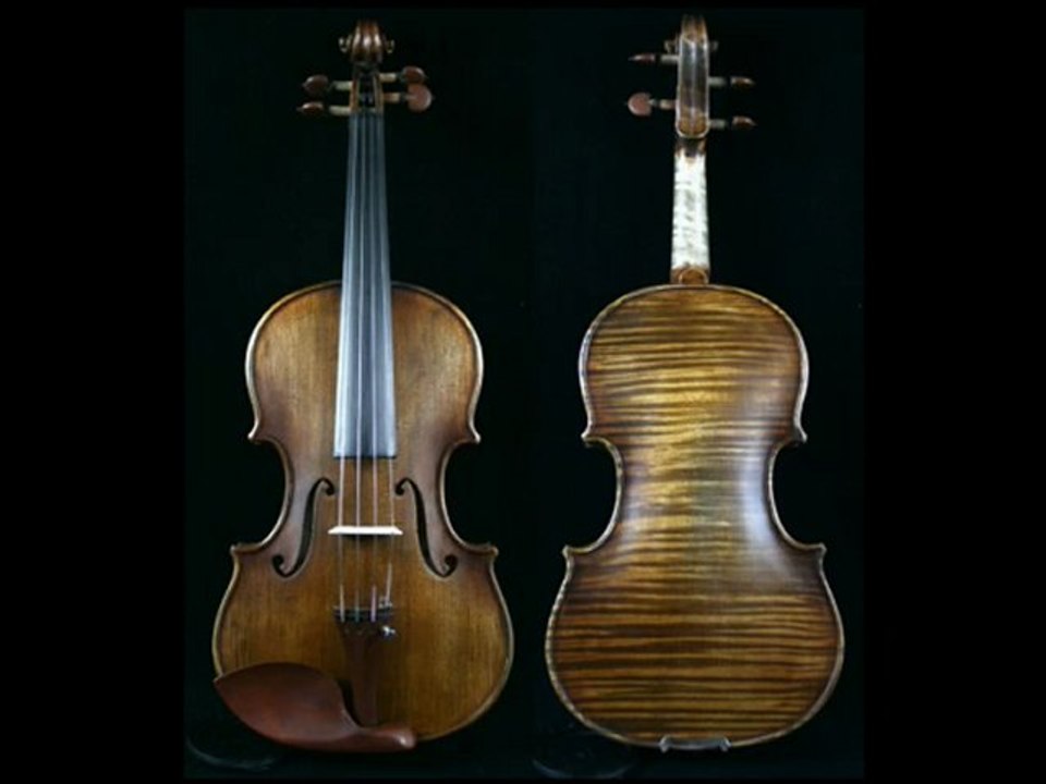 Fine old Violin workshop，Antique style string instrument，Old