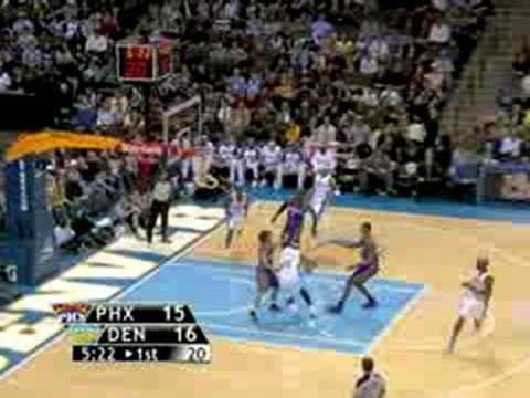 NBA Carmelo Anthony drives to the basket and drains a tough