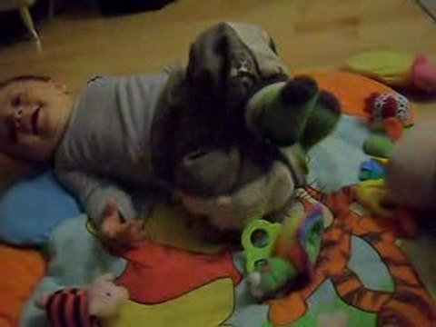 Nathan assis couché