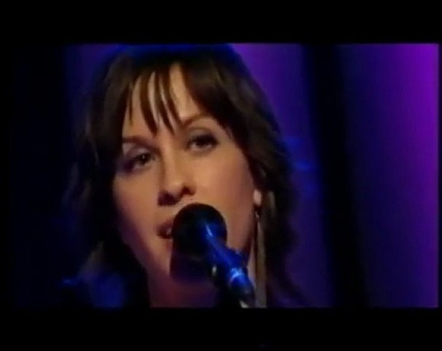 ALANIS MORISSETTE - EVERYTHING (Live in England 2004)
