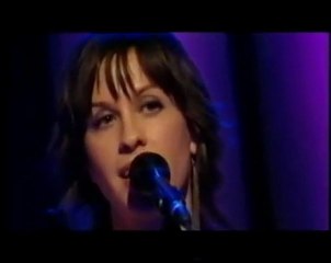 ALANIS MORISSETTE - EVERYTHING (Live in England 2004)