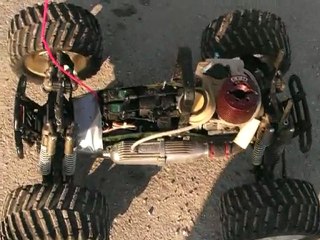 essaie monster truck ds le gravier cen 7.7 cm3