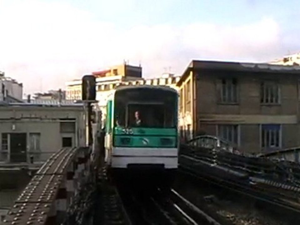 MF67 : Arrivée à la station Gare d'Austerlitz sur la ligne 5 du métro parisien