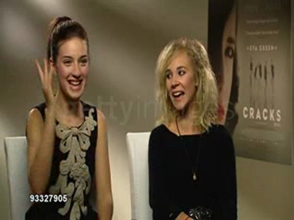 Maria Valverde y Juno Temple 1