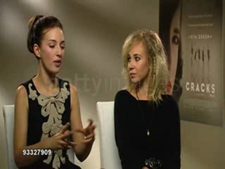 Maria Valverde y Juno Temple 2