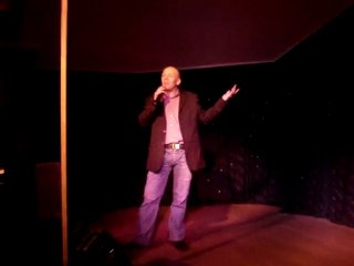 Oliver alias Angela Uzel avant spectacle au matuvu a rennes