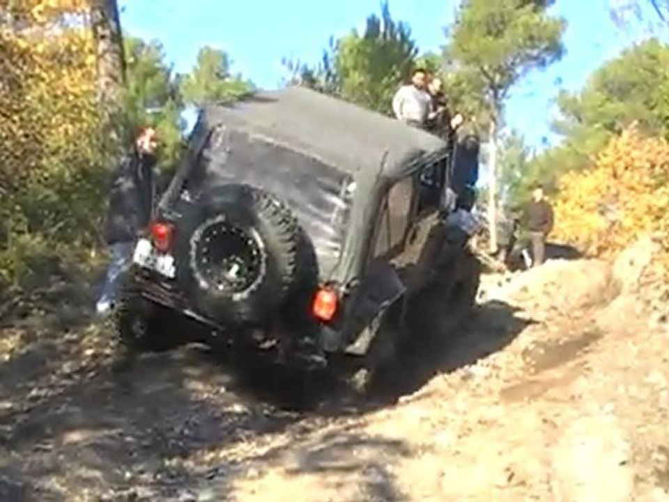 MOV004 jeep domaine de la galère Belcodène