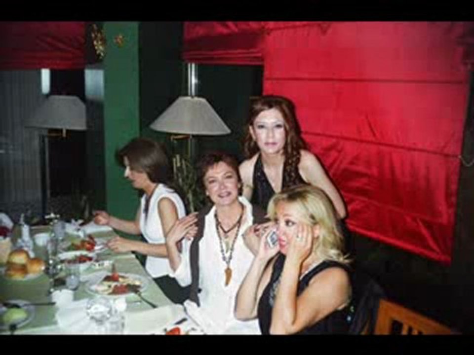 Ebru Baloğlu-Gönlümün şarkısını gözlerinde okurum