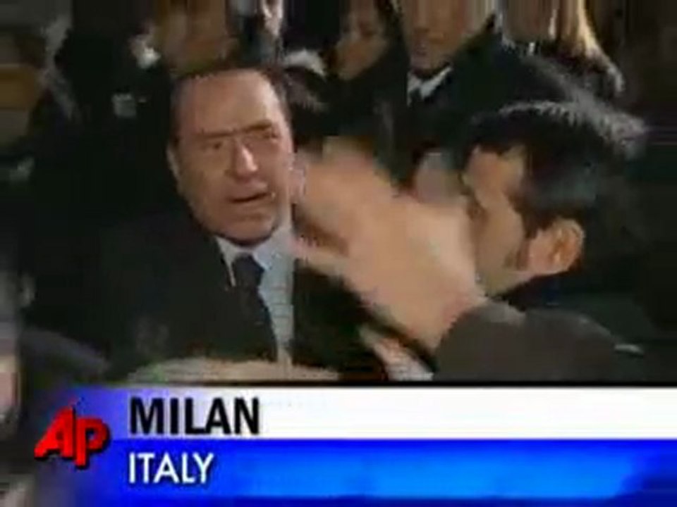 BERLUSCONI agressé ! Vidéo rare !
