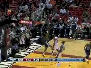 NBA O.J. Mayo makes a mid-air catch and pass on the run to R
