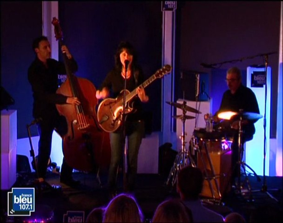 Terez Montcalm - C'est extra - Musique sur Seine