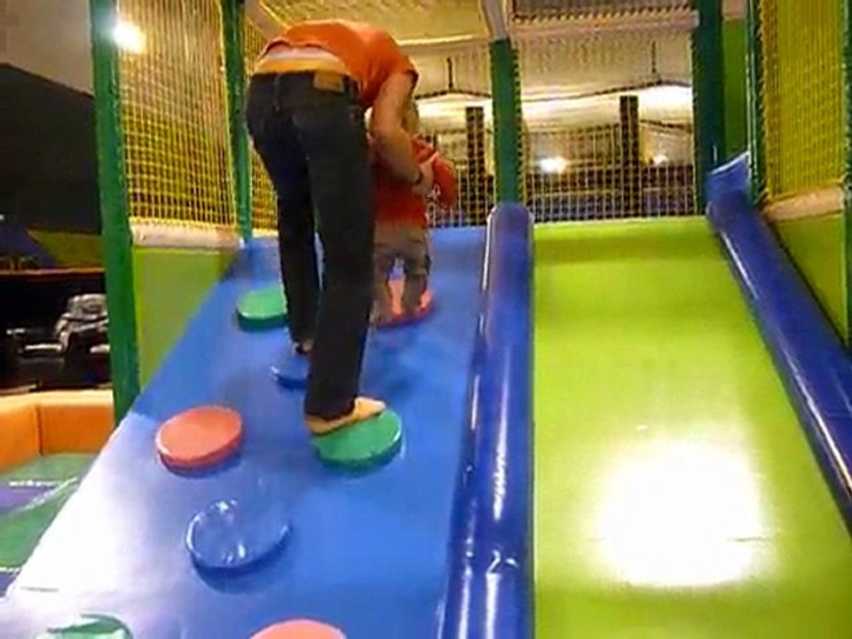 Tim et parrain sur le toboggan