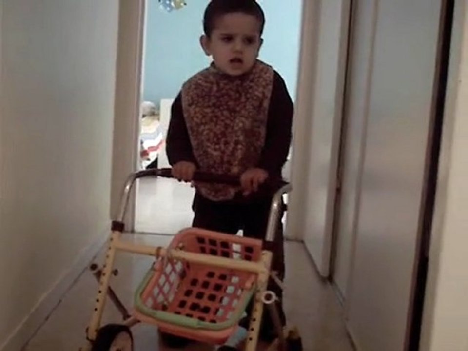 premier pas avec son déambulateur