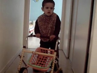 premier pas avec son déambulateur