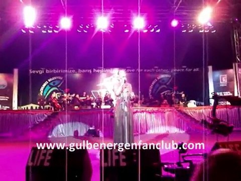 Gülben Ergen - Gülümse (Büyükçekmece Konseri 06.07.07)