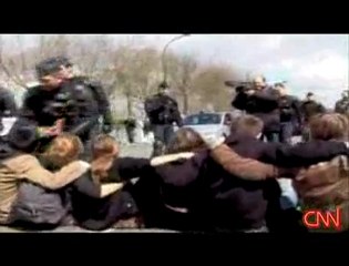 JO. Chaude ambiance sur le trajet de la flamme à Paris