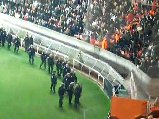 psg asse 13/12/2009 arrivée des crs devant les verts